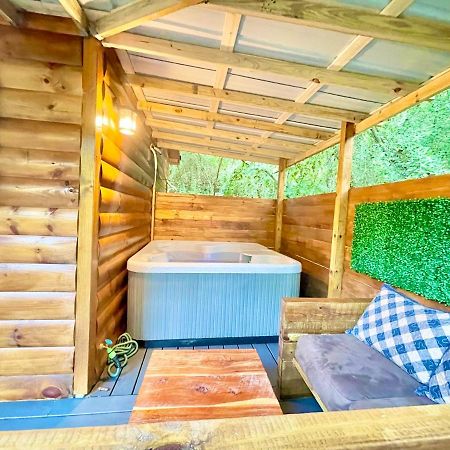New Tiny Cabin Hot Tub Firepit Fenced Yard Севьервилл Экстерьер фото