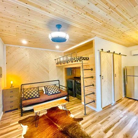New Tiny Cabin Hot Tub Firepit Fenced Yard Севьервилл Экстерьер фото