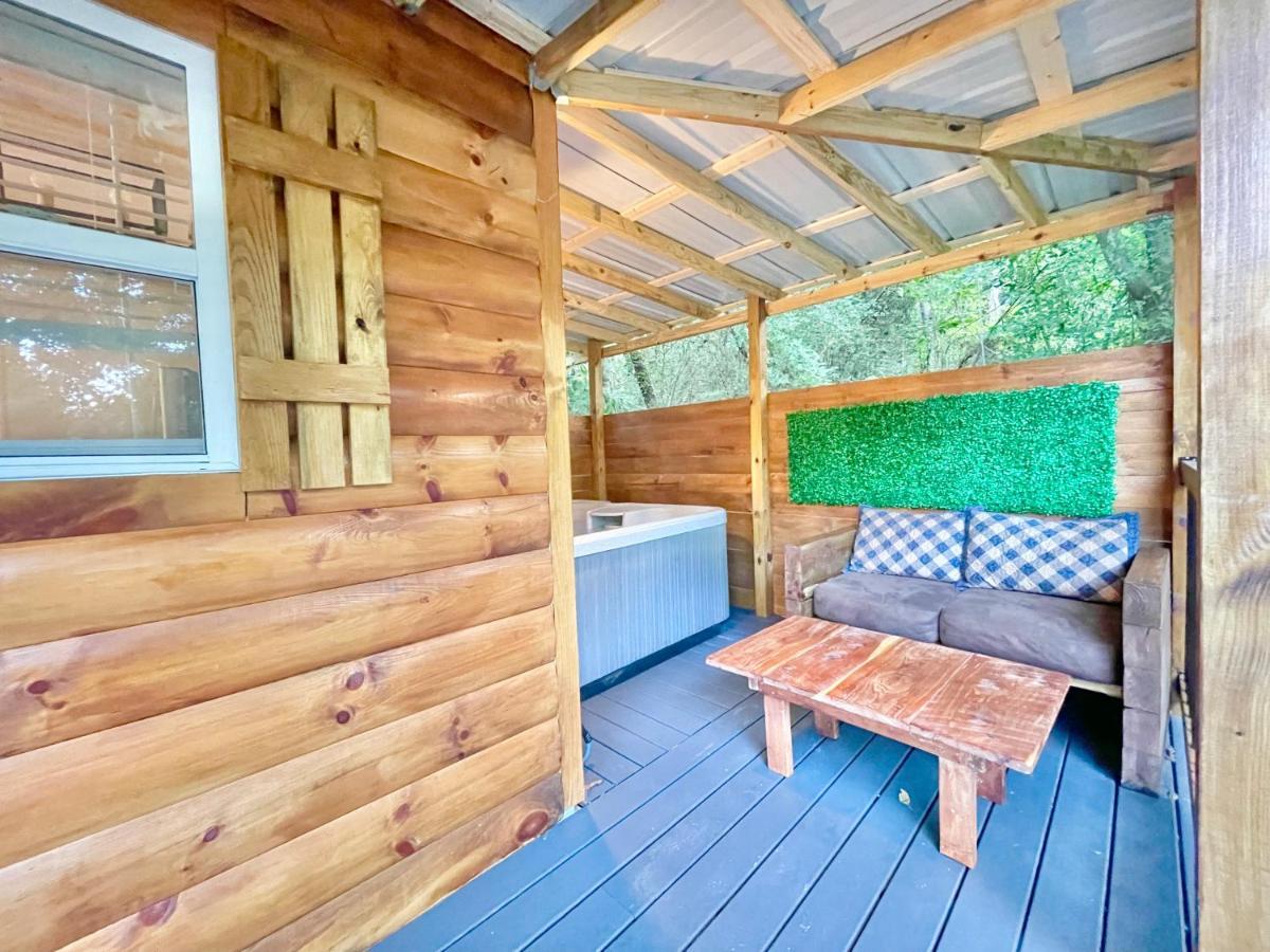 New Tiny Cabin Hot Tub Firepit Fenced Yard Севьервилл Экстерьер фото
