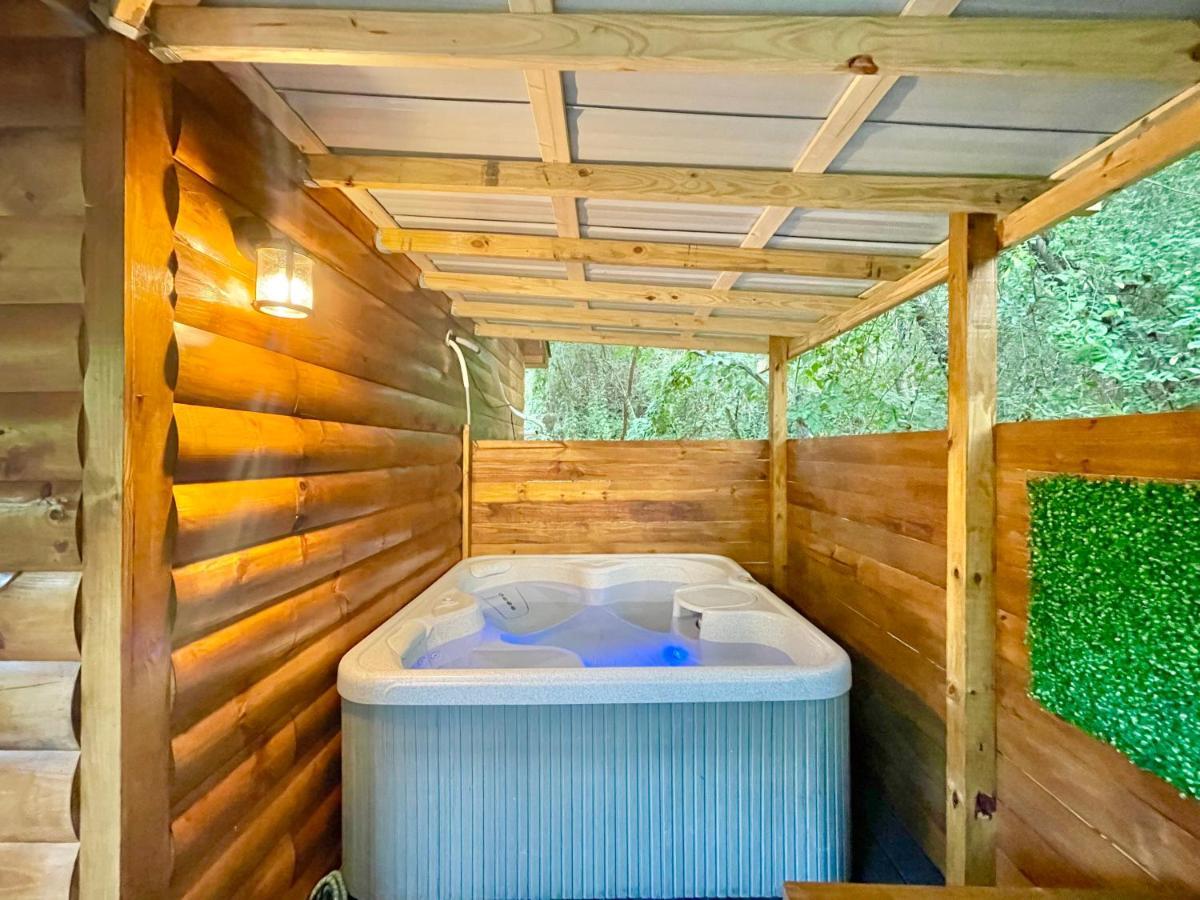New Tiny Cabin Hot Tub Firepit Fenced Yard Севьервилл Экстерьер фото