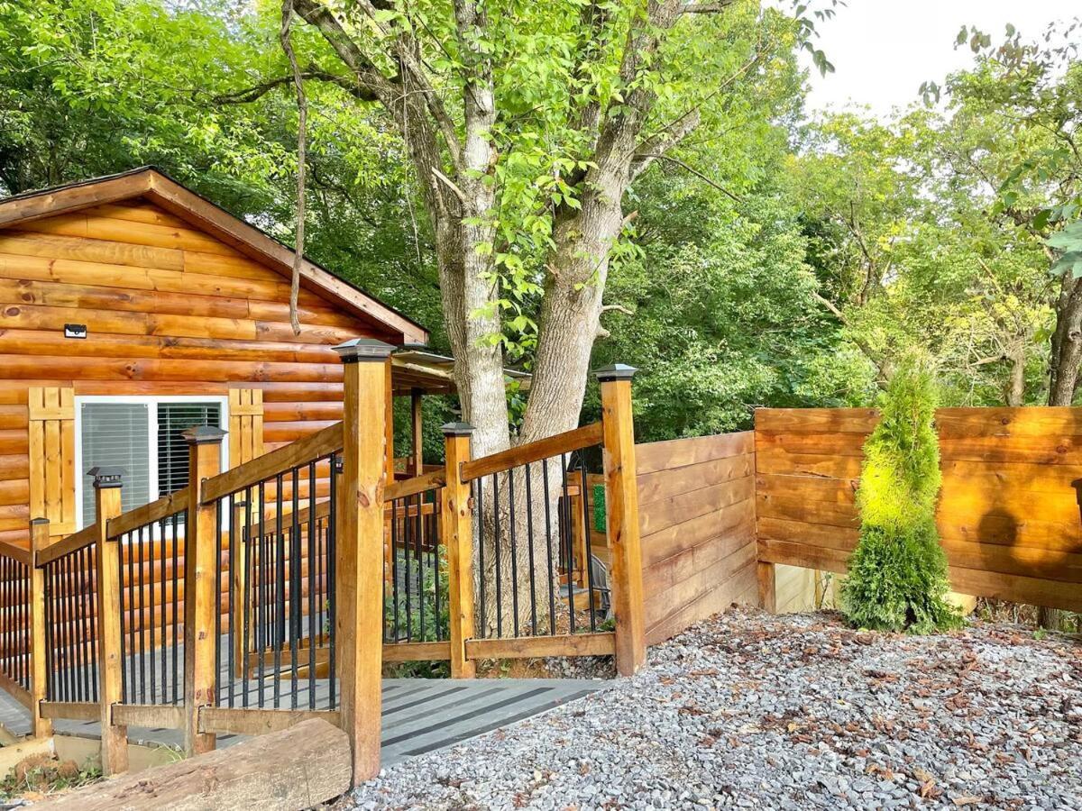 New Tiny Cabin Hot Tub Firepit Fenced Yard Севьервилл Экстерьер фото