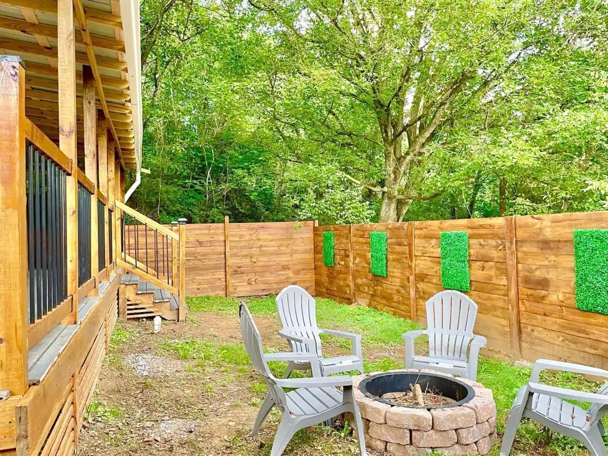 New Tiny Cabin Hot Tub Firepit Fenced Yard Севьервилл Экстерьер фото