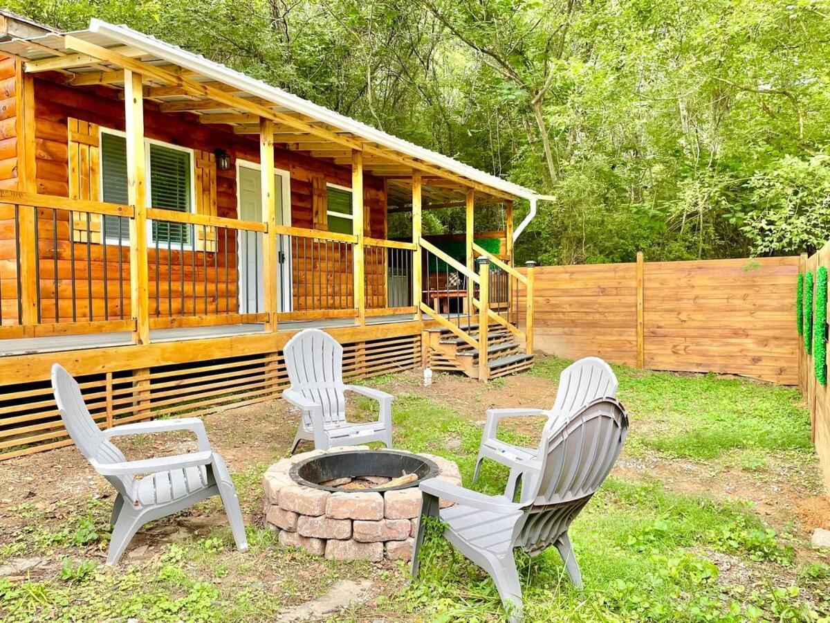 New Tiny Cabin Hot Tub Firepit Fenced Yard Севьервилл Экстерьер фото
