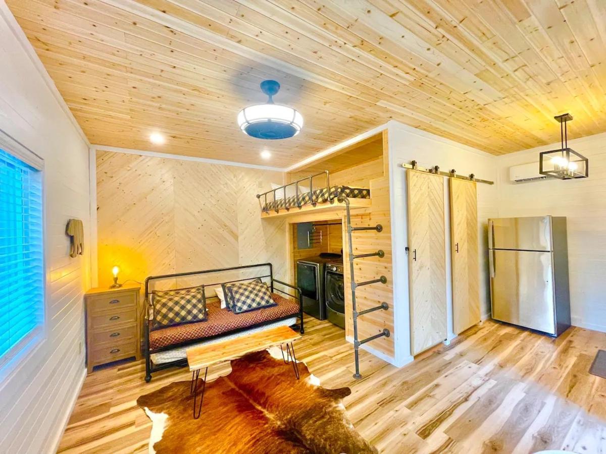 New Tiny Cabin Hot Tub Firepit Fenced Yard Севьервилл Экстерьер фото